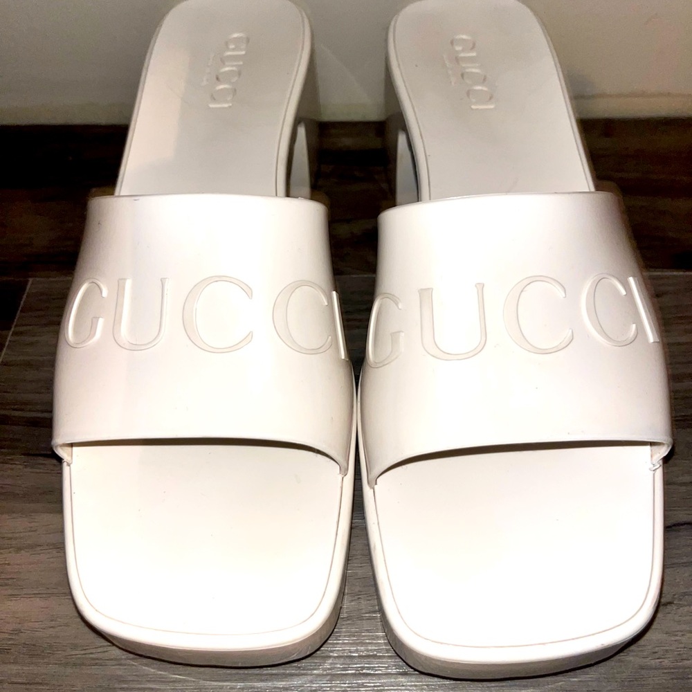 Nude GUCCI slide sandals. Women. 37.5